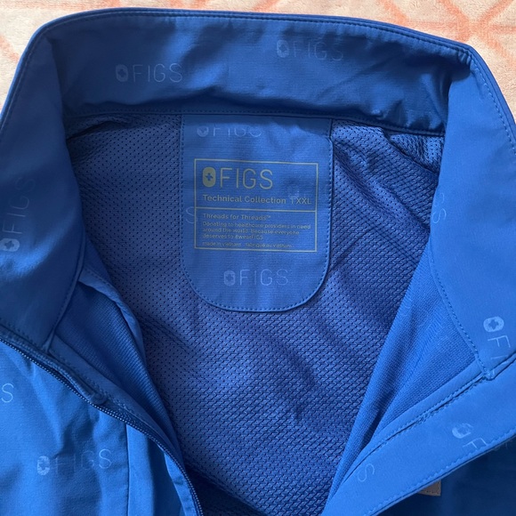 FIGS- Limited Edition Madison Embossed jacket in winning blue - Picture 5 of 11